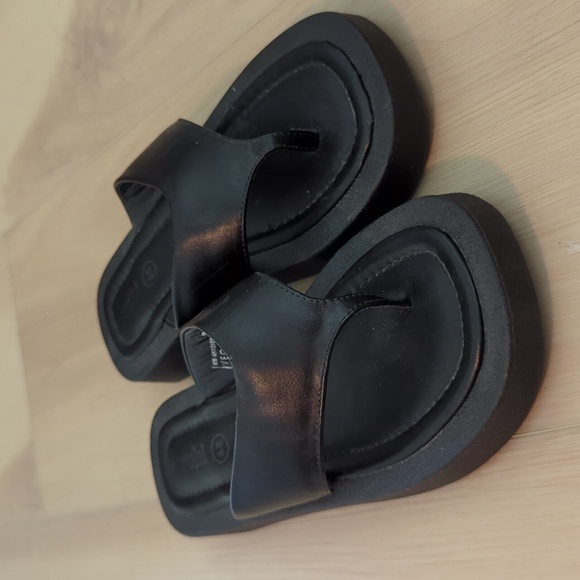 Toe strap sandals - Picture 3 of 3